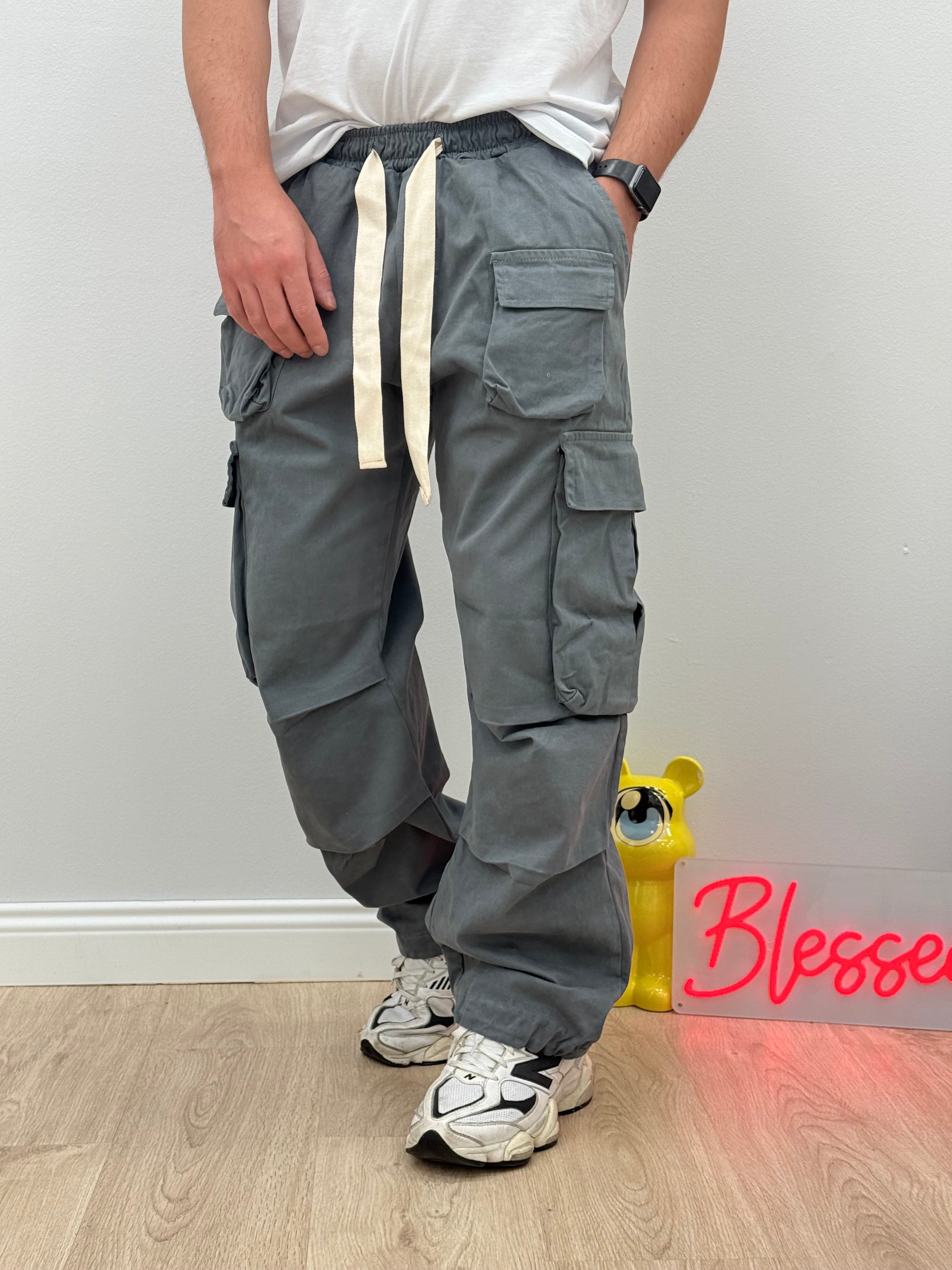 Collection of Baggy Multipocket in Denim lavato in a gallery layout