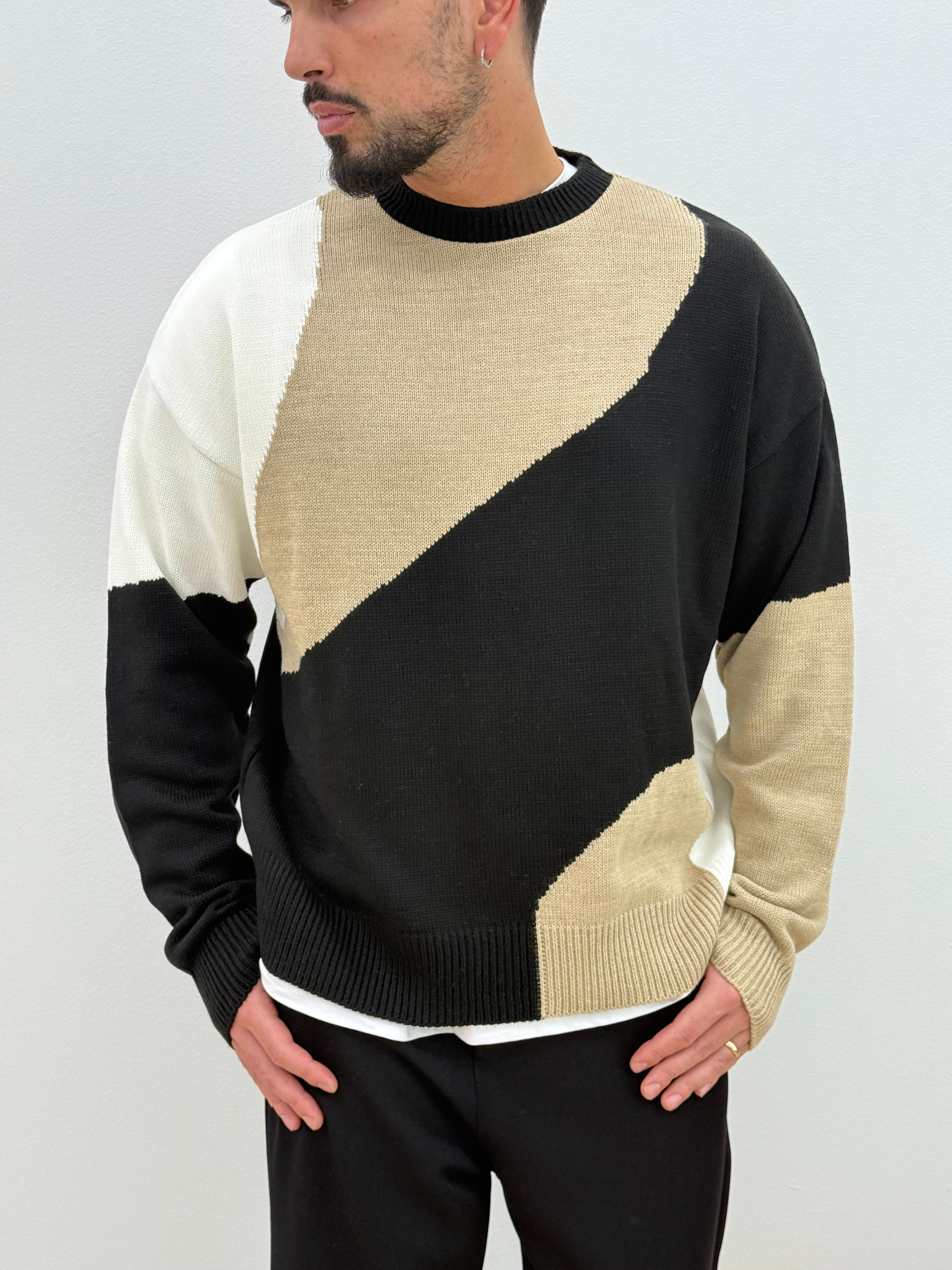 Collection of Pullover Amir Bicolor in a gallery layout